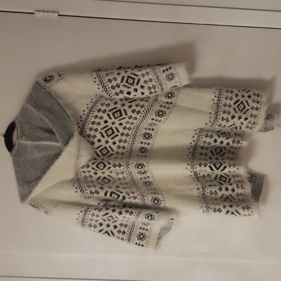 Wrap sweater by Cupcakes and cashmere - Picture 5 of 5